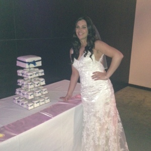 The beautiful bride with her cake 